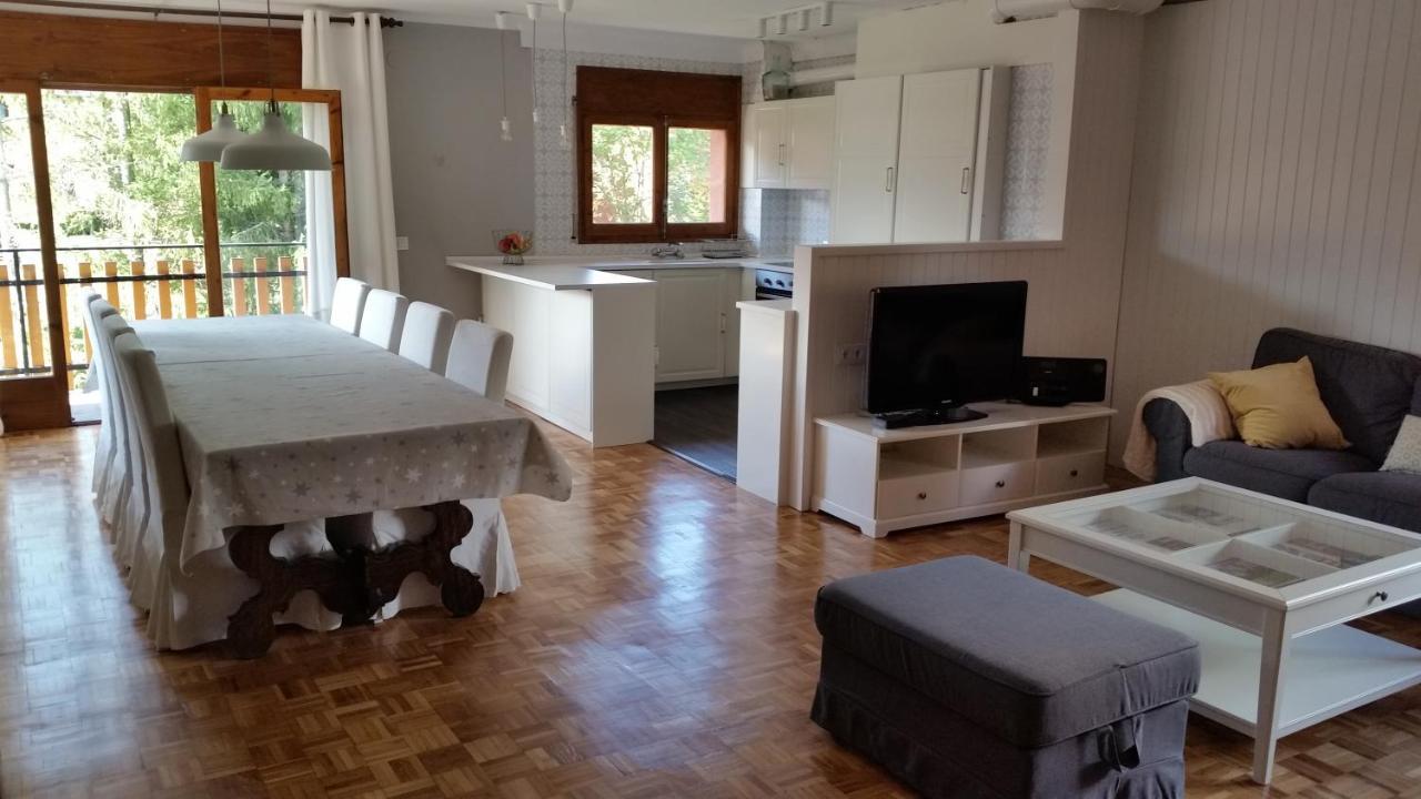 Amplio Apartamento en Llivia con piscina Exterior foto