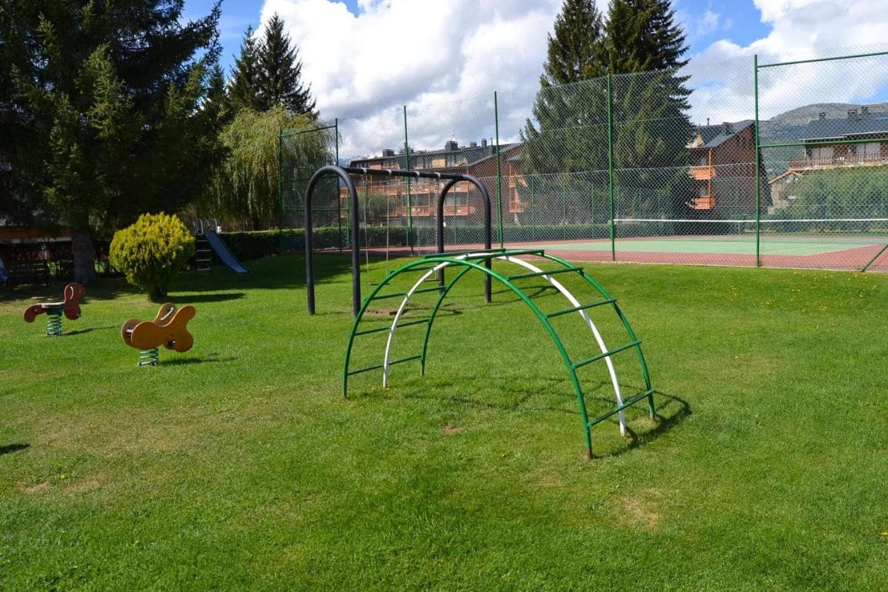 Amplio Apartamento en Llivia con piscina Exterior foto