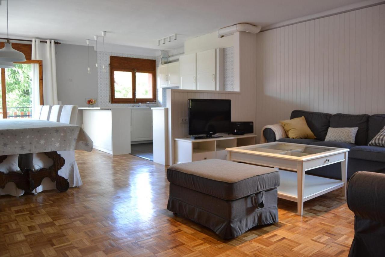 Amplio Apartamento en Llivia con piscina Exterior foto