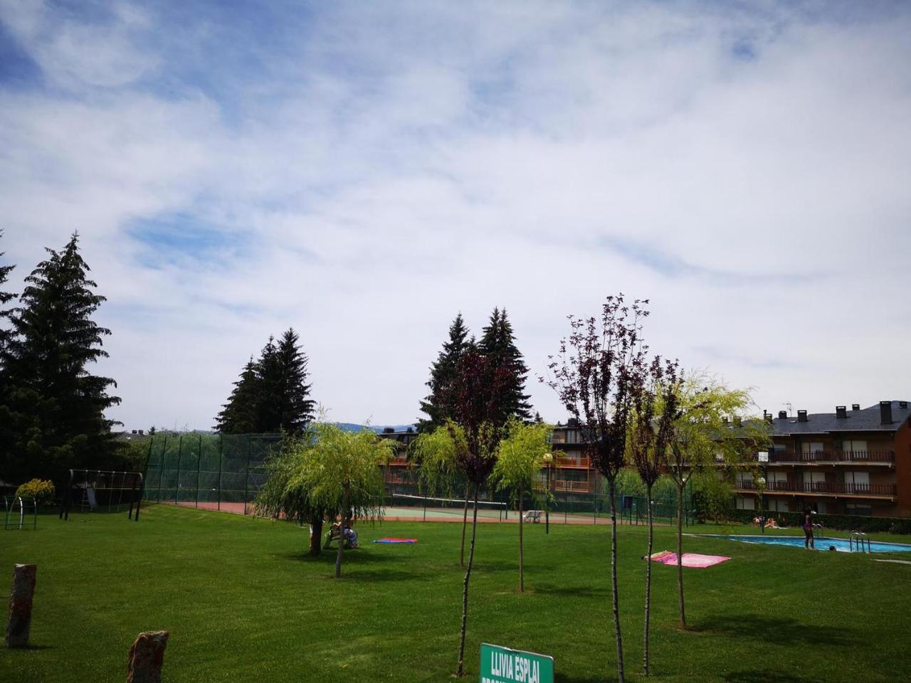 Amplio Apartamento en Llivia con piscina Exterior foto
