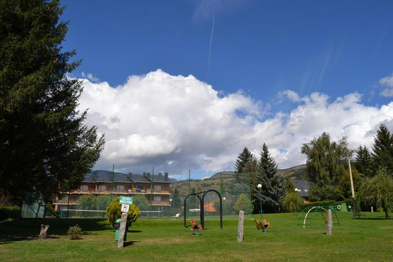 Amplio Apartamento en Llivia con piscina Exterior foto